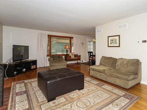 1187 Cedar Ave, Elgin, IL 60120 photo 3