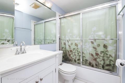 121 New Castle Ct, Rolling Meadows, IL 60008 photo 8
