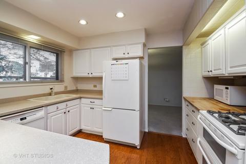 121 New Castle Ct, Rolling Meadows, IL 60008 photo 3