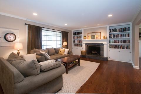 1013 James Ct, Wheaton, IL 60189 photo 4