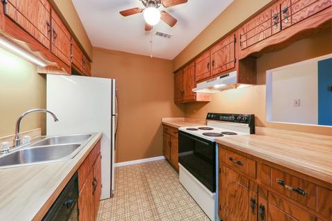1464 Stonebridge Cir #E4, Wheaton, IL 60189 photo 3