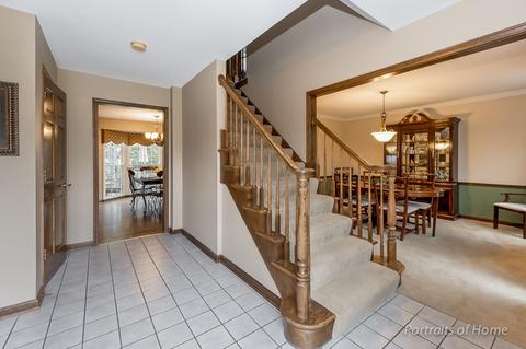 555 Longfellow Dr, Wheaton, IL 60189 photo 2