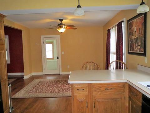 415 E Chamberlin St, Dixon, IL 61021 photo 5