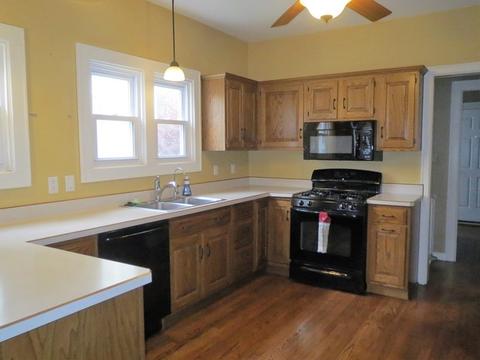 415 E Chamberlin St, Dixon, IL 61021 photo 2