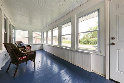 404 Crescent St, Wheaton, IL 60187 photo 2