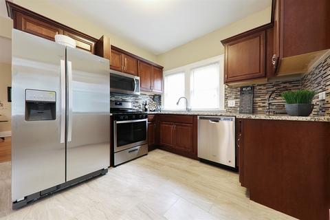 404 Crescent St, Wheaton, IL 60187 photo 4