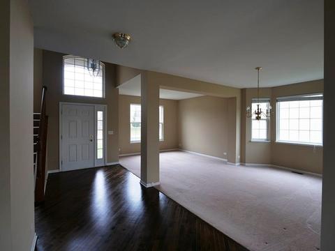 657 Biltmore Dr, Bartlett, IL 60103 photo 2