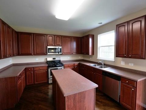 657 Biltmore Dr, Bartlett, IL 60103 photo 3