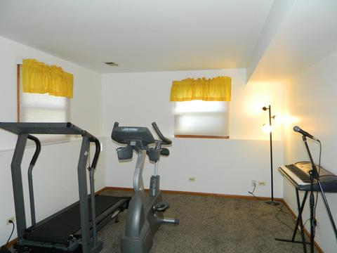 1020 W Firestone Dr, Hoffman Estates, IL 60192 photo 17