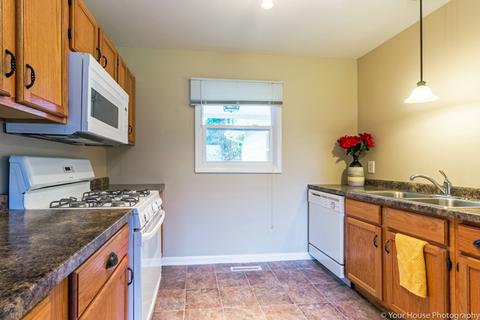 4310 Front Royal Dr, Mchenry, IL 60050 photo 9