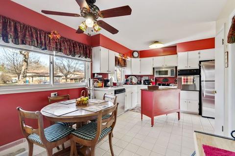 613 Lisa Rd, West Dundee, IL 60118 photo 2