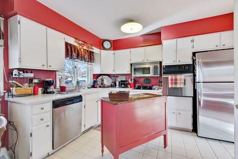 613 Lisa Rd, West Dundee, IL 60118 photo 4