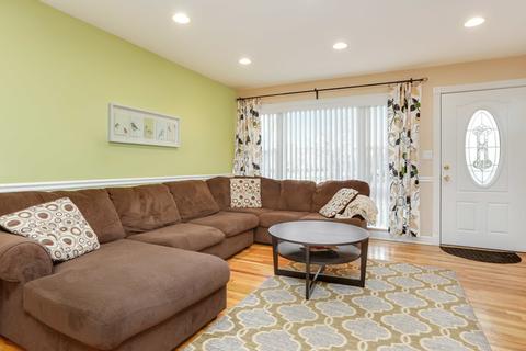 95 Bode Rd, Hoffman Estates, IL 60169 photo 2