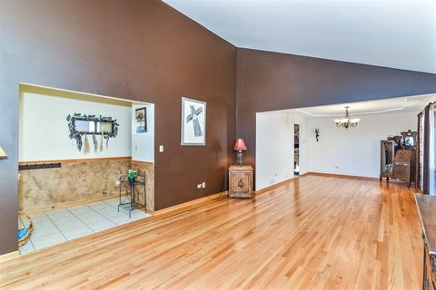 17038 Danielle Ct, Oak Forest, IL 60452 photo 2