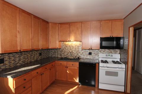 445 Aberdeen St, Hoffman Estates, IL 60169 photo 2