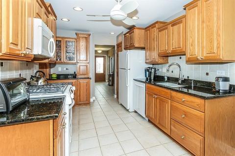 111 S Elroy Ave, Bartlett, IL 60103 photo 9