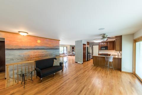 1053 Crabtree Ln, Des Plaines, IL 60016 photo 13