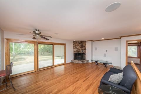 1053 Crabtree Ln, Des Plaines, IL 60016 photo 15