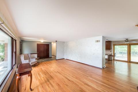 1053 Crabtree Ln, Des Plaines, IL 60016 photo 16
