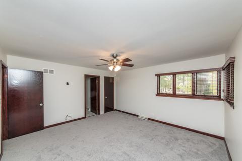 1053 Crabtree Ln, Des Plaines, IL 60016 photo 20