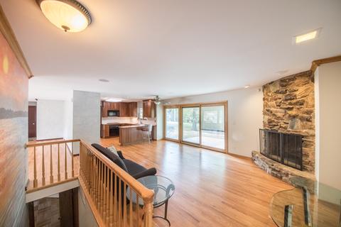1053 Crabtree Ln, Des Plaines, IL 60016 photo 12