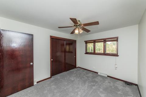 1053 Crabtree Ln, Des Plaines, IL 60016 photo 23