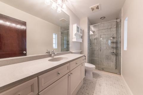 1053 Crabtree Ln, Des Plaines, IL 60016 photo 21