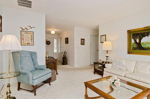 804 Melrose Ct, Mchenry, IL 60050 photo 2