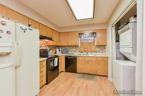 680 Laurel Dr, Aurora, IL 60506 photo 4