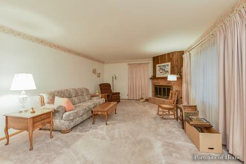 680 Laurel Dr, Aurora, IL 60506 photo 2
