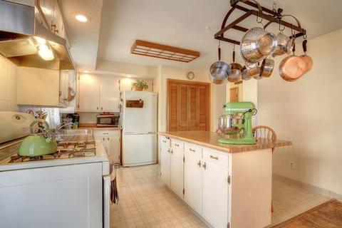 205 S John St, Thomasboro, IL 61878 photo 5