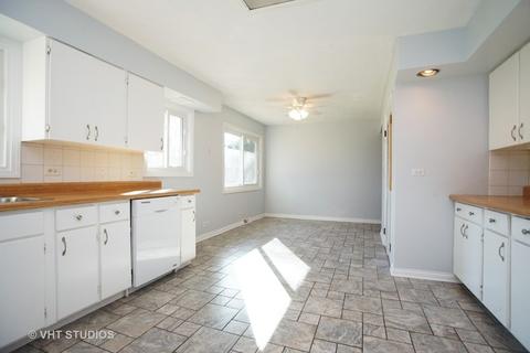 263 Eisenhower Ct, Palatine, IL 60067 photo 3