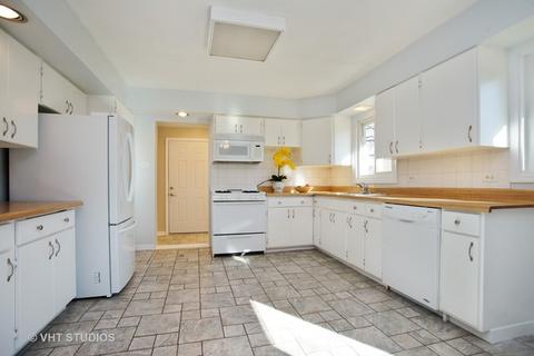 263 Eisenhower Ct, Palatine, IL 60067 photo 4