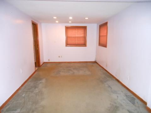 726 S Wolf Rd, Des Plaines, IL 60016 photo 9