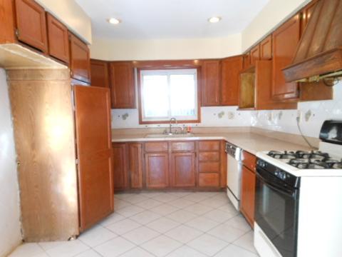 726 S Wolf Rd, Des Plaines, IL 60016 photo 5