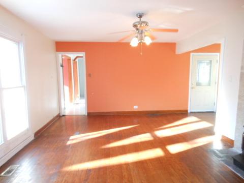 726 S Wolf Rd, Des Plaines, IL 60016 photo 2