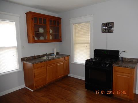 554 Bangs St, Aurora, IL 60505 photo 3