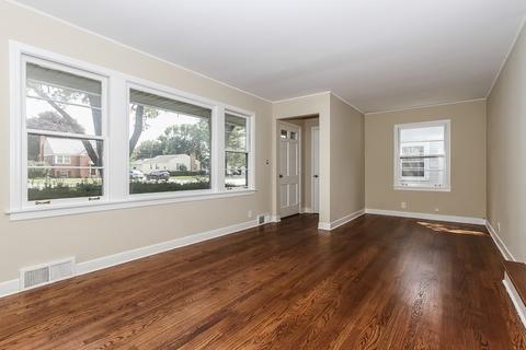 976 S Wolf Rd, Des Plaines, IL 60016 photo 3