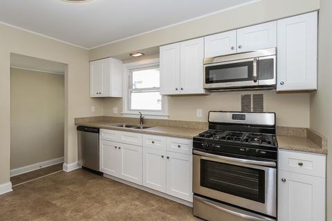 976 S Wolf Rd, Des Plaines, IL 60016 photo 9