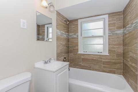 976 S Wolf Rd, Des Plaines, IL 60016 photo 13
