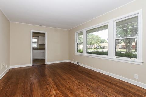 976 S Wolf Rd, Des Plaines, IL 60016 photo 4