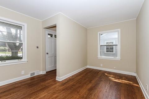 976 S Wolf Rd, Des Plaines, IL 60016 photo 6