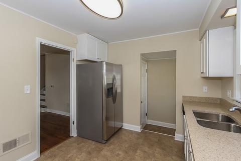 976 S Wolf Rd, Des Plaines, IL 60016 photo 10