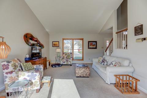 1515 Devonshire Dr, Champaign, IL 61821 photo 8