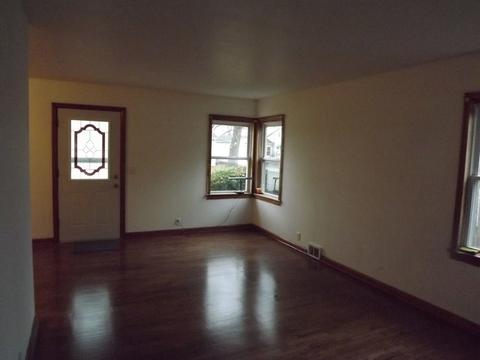 607 E Cherry St, Watseka, IL 60970 photo 2