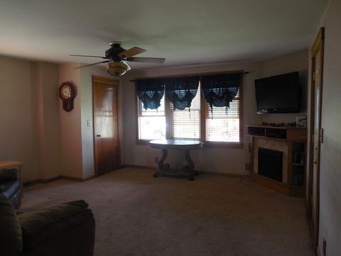 240 E 3rd St, Sheridan, IL 60551 photo 5