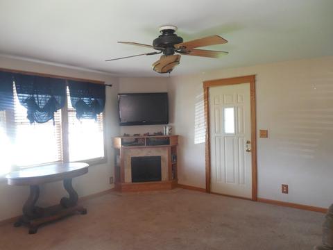240 E 3rd St, Sheridan, IL 60551 photo 4