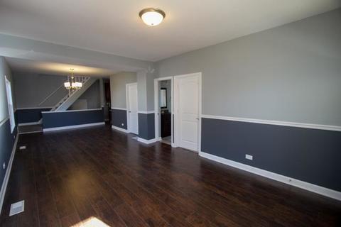 950 2nd Ave, Aurora, IL 60505 photo 2