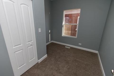 950 2nd Ave, Aurora, IL 60505 photo 8