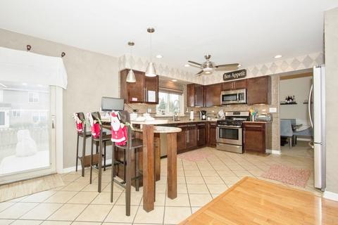 1482 Newcastle Ln, Bartlett, IL 60103 photo 10
